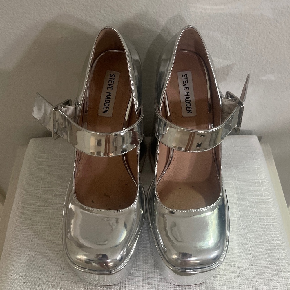 Steve Madden Silver babydoll platforms